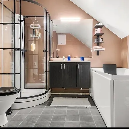 Bright And Cozy Apartment, 3 Bedrooms